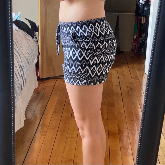 Patterned shorts - Picture 2 of 5